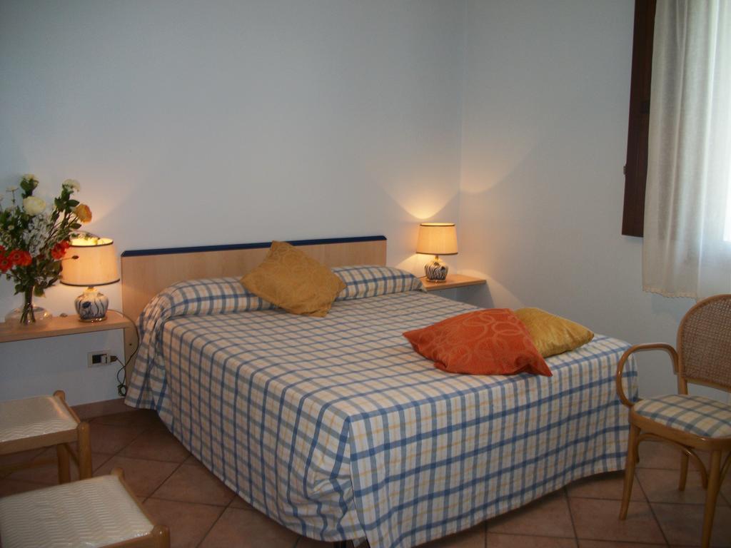 Le Poiane B&B Vacanze San Piero Patti Rum bild